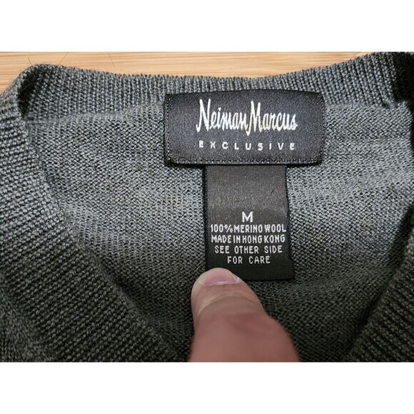 Neiman Marcus Sweater Men’s Size Medium Olive Green 100% Merino Wool V-Neck Knit - Picture 2 of 13